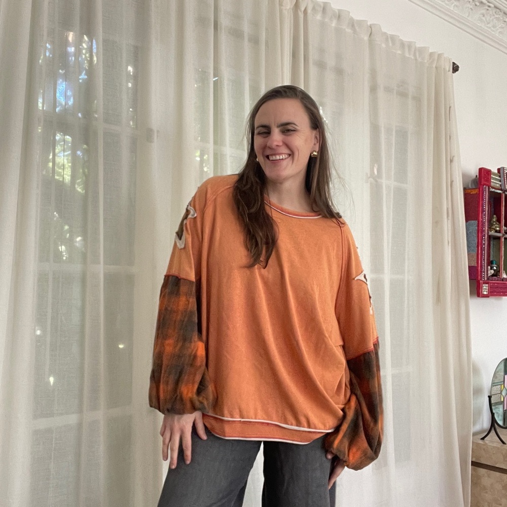 NWOT, easel, star patch orange shirt, size 1x, plaid sleeves, loose fit